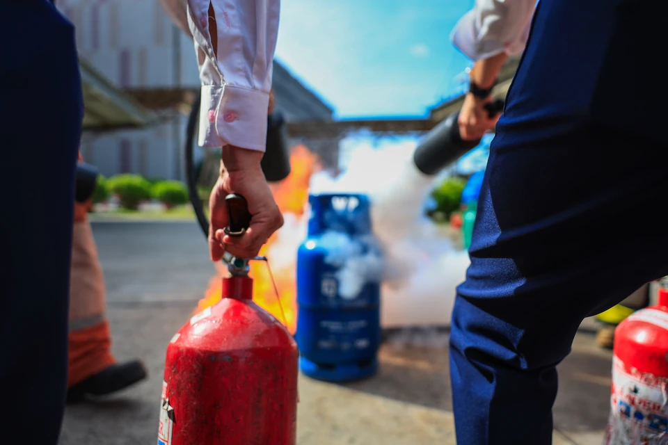 Composition circulaire divisée en quatre segments illustrant des services de sécurité incendie